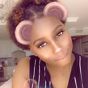 Meet your Posher, Shakira